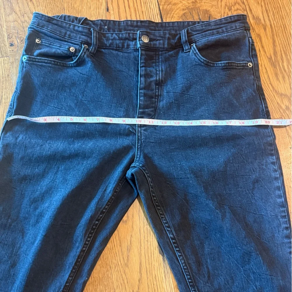 Ksubi. Chitch Dusk Black Raw Hem CroppedJeans. Size 36. 26 inseam.